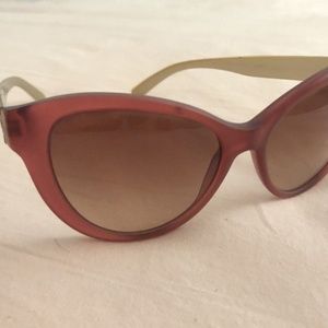 Burberry sunglasses pink